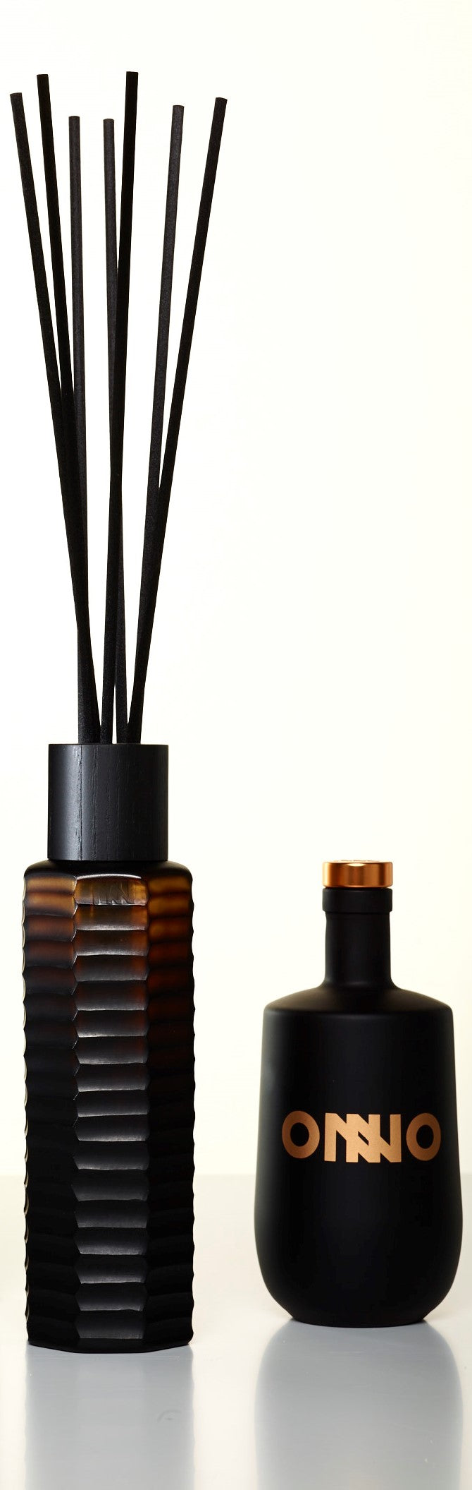 ONNO Cubo Diffuser Serengeti Detailansicht mit Rattan-Stäbchen